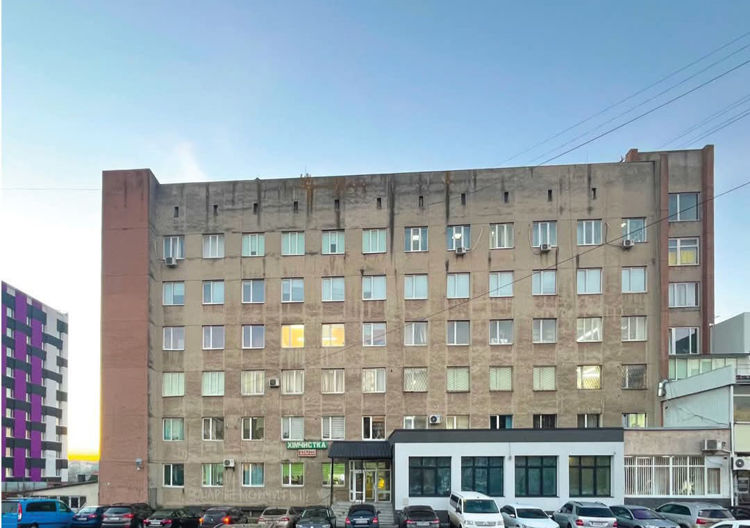  Зображення Нежитлове приміщення на вул. Кам’янецькій, 2  корисною площею 41,1 кв.м (загальною площею 61,0 кв.м) 